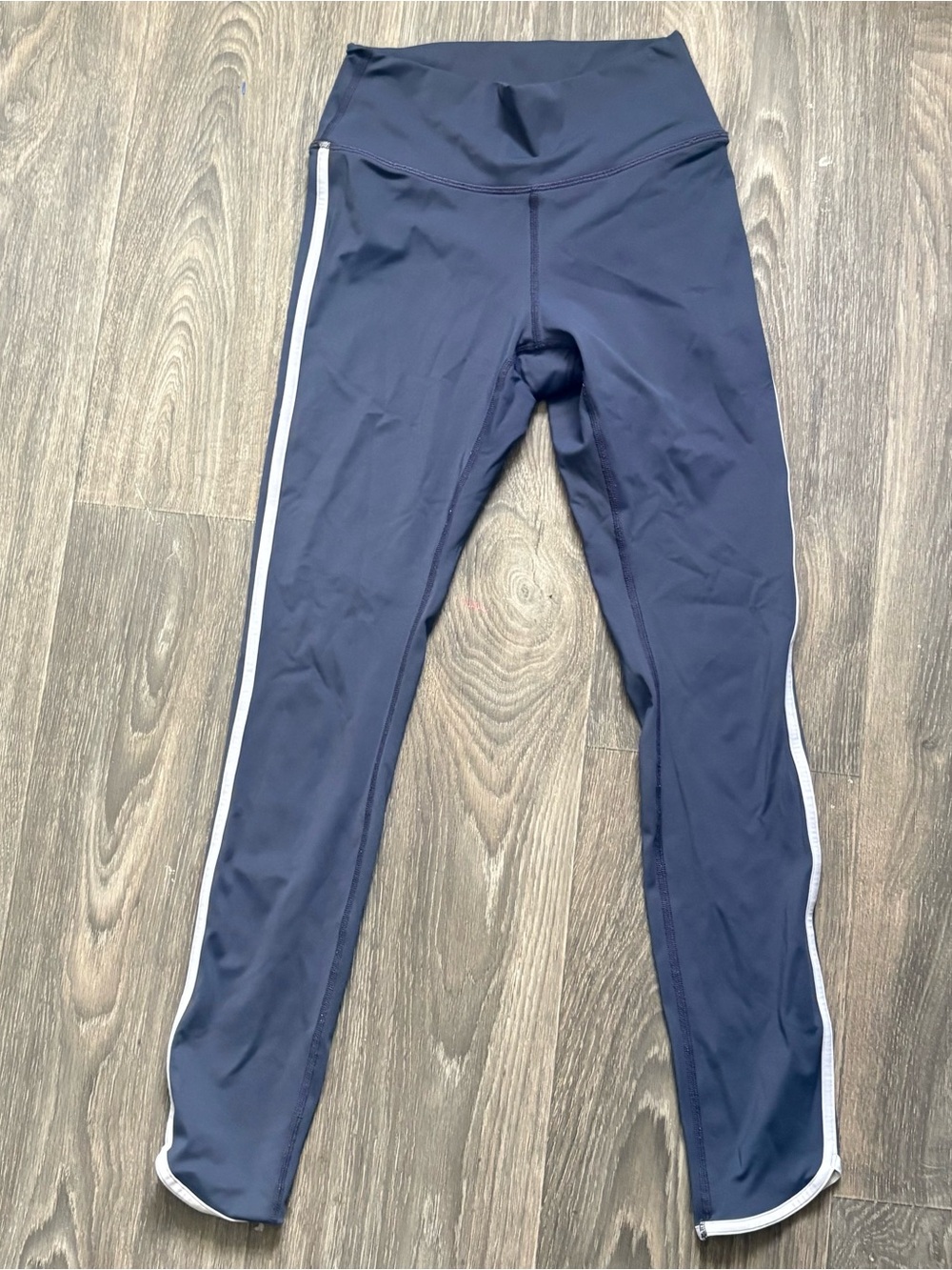 Gilly Hicks go recharge blue leggings with white stripes small
